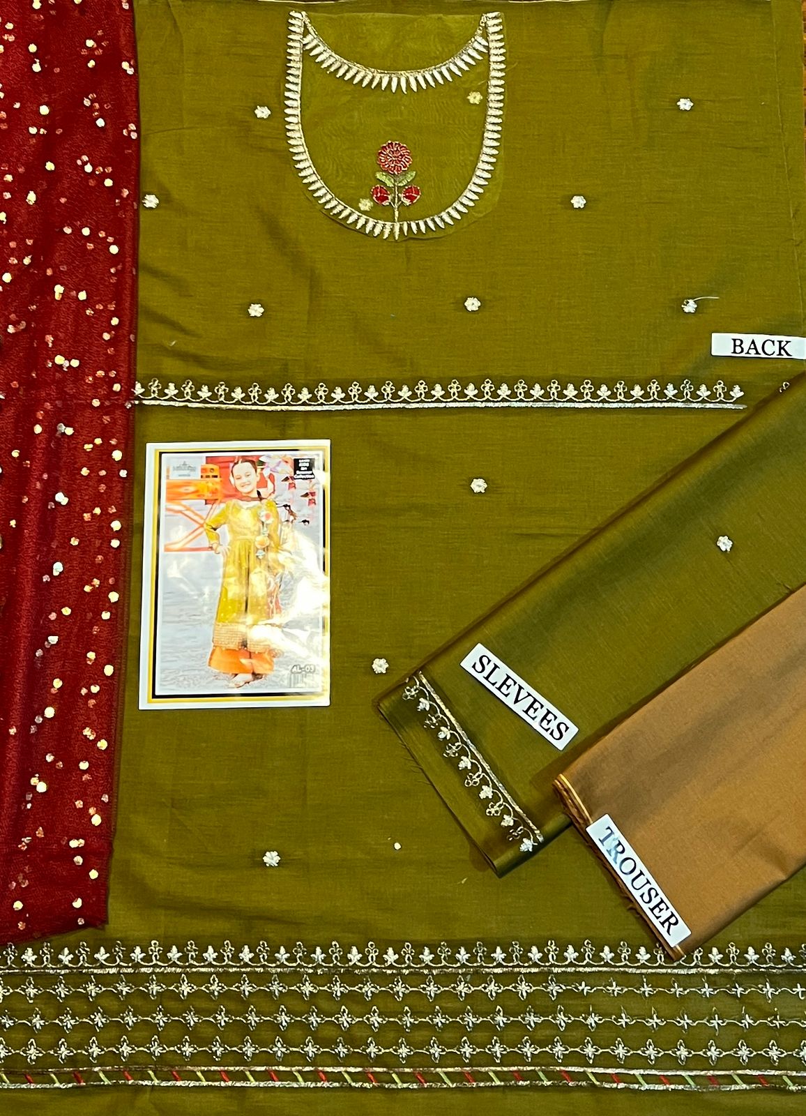 Kids 3PC Embroidered Lawn Dress With Net Dupatta - Unstitched - AL304