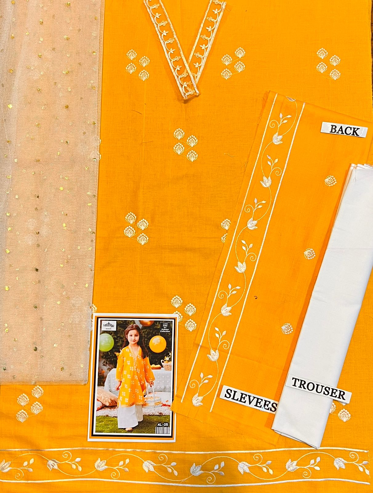 Kids 3PC Embroidered Lawn Dress With Net Dupatta - Unstitched - AL303