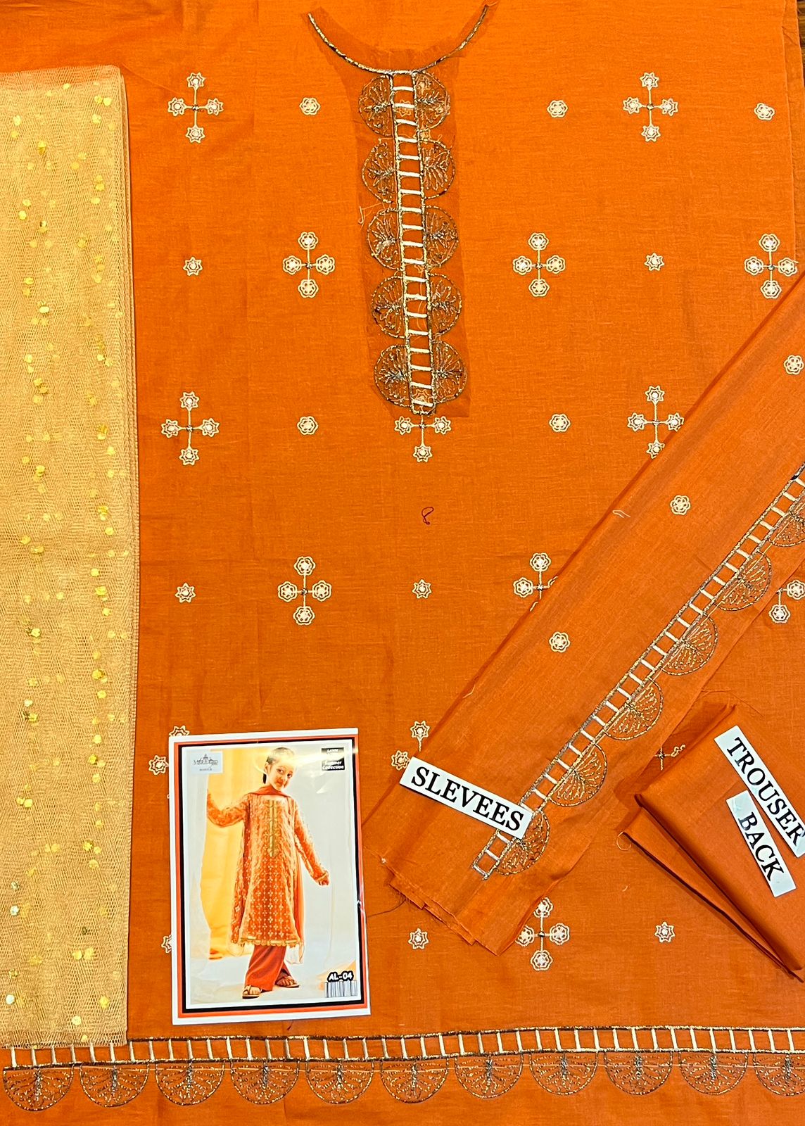 Kids 3PC Embroidered Lawn Dress With Net Dupatta - Unstitched - AL305